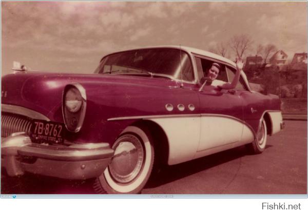 Простое советское счастье. А в это время, во враждебных заграницах, капиталистический Запад коварно загнивал...