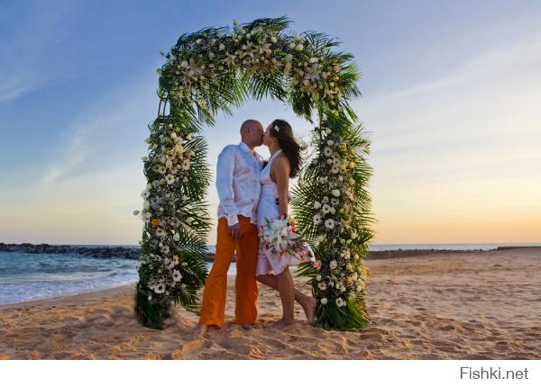 Или так, потратив денег столько же, сколько было бы потрачено за 1 стандартный свадебный день в своем городе.