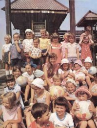 Серые лица советских рабов - и сравните их с одухотворенными лицами участников передачи "Дом-2" и других молодежных программ российских телеканалов!