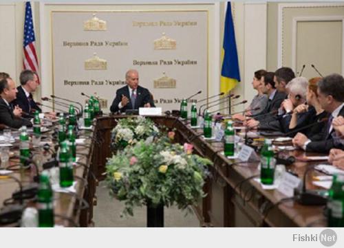 свобода на Украине!!!в президентском кресле Американецда вы свободны....