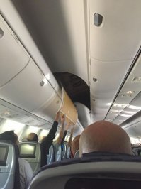 А вот это что тут? Обшивку держат, чтоб не дребезжала?