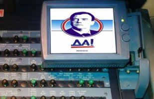 Пилоты смотрят на монитор, показывающий пространство перед дверью...
А там Медведев.
- Нее. Сказали пилоты и не стали открывать дверь.