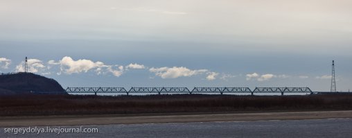А конечная точка БАМа - мост через Амур в Комсомольске на Амуре? Приходилось и на пароме часами торчать и по "ледянке" (железной дороге по льду Амура) Амур пересекать до того как этот мост был построен...
