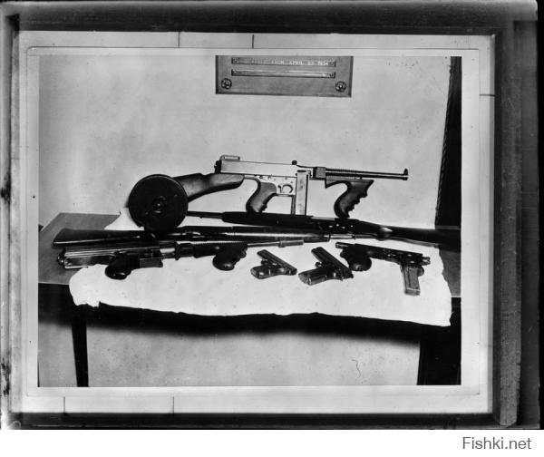 В оружии Джонни Диллинджера удивил Colt 1911 с рукояткой от автомата Томпсона и удлиненным магазином