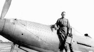 Григорий Андреевич Речкалов - знаменитый русский ас, ведомый Покрышкина и его заместитель. Знаменитая "Кобра" со звездами на фюзеляже и инициалами РГА, принадлежала именно ему.