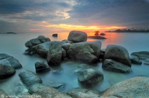 ключевое слово "на автомате". Для начала нужно пройти хотя-бы ликбез по фото (что такое и как влияет на фото  диафррагма, выдержка, ISO.) Что такое Глубина фокуса и фокусное расстояние и тогда вы сможете сделать подобные фото, которые невозможно сделать на мыльницу.