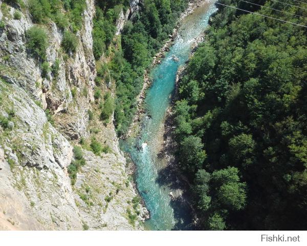 Отдыхали в августе в Черногории. Лично мне ничего красивее видеть не доводилось. На фото каньон реки Тара.