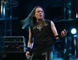 А мне лично вот голос Валерия Александровича нравится.