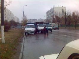 Вот так может быть, один сломался другие объехать не смогли