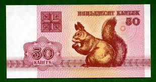 Какой-то волосатик непристойно с белкой обращается