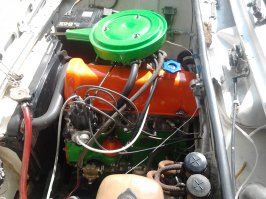 ну свою уже показывал както здесь, 73 года, старался сохранить все родное но до конца не вышло, поскольку ездил отец пришлось поставить эллектронное зажигание и 8-ый карб, шас осталось кузов покрасить, и салон тож в оригинале, как никак, я второй хозяин. пробег родной 114000. хотя с моторчиком погарячился ,ушел от цвета оригинала