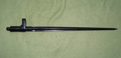 прекрасно понимаю. как говорил выше штык от КАРАБИНА мосина. там он к стволу крепится чуть иначе и типа несьемный, так вот на фоточке как раз и есть вот то крепление которое на ствол и напресовывается ну и мушка стоит на нем же. так по фоточкам яснее будет?