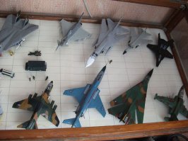 Зря вы так. Есть у меня и наши, но к ним пока нет аэродромной обслуги, поэтому они не так эффектно смотрятся.