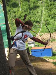 Гы... Лучницы...
Наши девчонки, по настоящему стреляющие из луков, значительно динамичнее. А главное - попадают :)