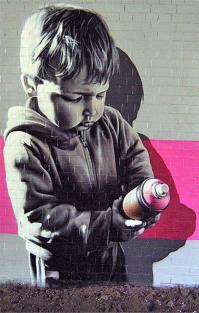 Ребят, я вот вообще не разбираюсь в граффити, да и вообще в изо. Мыслю исключительно двумя критериями нравится - не нравится. Ну, вот объясните мне, какой смысл рисовать нечто угловато-непонятное. Назовите это как угодно. Авангард, арт-хаус, андеграунд... Ну почему нельзя рисовать такое, чтобы всяк проходящий мимо останавливался, любовался и всем рассказывал какое офигительное граффити он сегодня видел. Но к сожалению огромная часть того что рисуется откровенный шлак. Я уж не говорю про корявые подписи в лифтах, на стенах домов и автобусах. За такое вообще надо отрывать руки и голову. Если граффити это уличное искусство, то мне кажется надо соответствовать этому званию. Рисуйте не только для себя, но и для других. Радуйте людей своим умением и талантом.