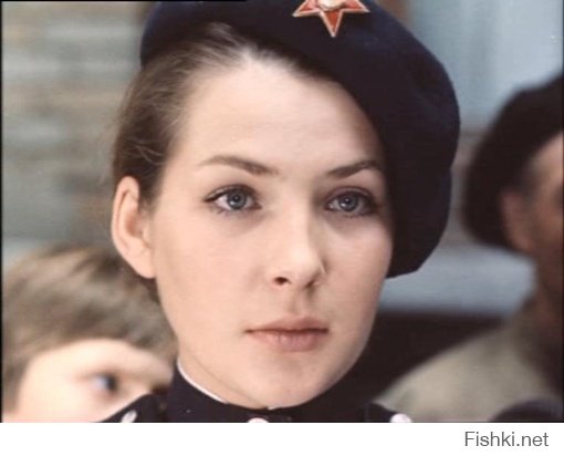Младший сержант Варя Синичкина (Наталья Данилова)
К счастью, Наталья Юрьевна в настоящее время очень много снимается, озвучивает и на мой взгляд прекрасно выглядит. :)