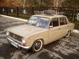 я обажаю эту машину... 
У меня 01 была. Фото уже почти перед тем как продалась, вайты времен СССР, выгорели и помялись... Скучаю по ней. Но пришлось.