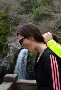 И вот так заканчивалось, хотя восьмиклассницы выносливый народ!