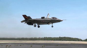 не стоит забывать что:
F-35 самолет с вертикальным взлетом, в этом есть свои минусы он тяжелее, соответственно медленнее и меньше маневренность.
Но есть и плюсы ему не нужны взлетно посадочные полосы, он может взлетать с палуб вертолетоносцев.
В СССР были подобные разработки но их слили США в 90е.