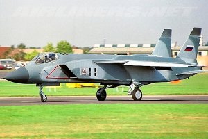 Что бы что то хаять нужно хотя бы знать что хаете.
F-35 нельзя сравнивать с су-35 и Т-50, он не для этого нужен для этого F-22 раптор. 
Сравнивать нужно с ЯК-141, который похерили а технологии слили американцам на которые они на F-35 и обкатывают. 
И абсолютно по барабану что Су-35 быстрее выше и сильнее, пиндосы обкатывают и испытывают новые технологии, затем будут использовать полученный опыт и устранят косяки. 
Преимущество вертикального взлета в том что самолеты можно размещать где угодно, и нет ограничений по одновременному взлету, что для авианосцев критично.
В итоге лет через 20 будет наш недоавианосец который может в течение получаса поднять 10 самолетов и пиндосовский который сможет поднять 50 самолетов, неговоря о том что пиндосы легко смогут базировать их на любой площадке, а не гонять их до аэродрома тем самым в разы увеличив количество боевых вылетов и соответственно одновременное количество самолетов в небе противника что обрадует его ПВО.