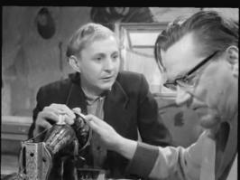 отличный Советский фильм "Полустанок".Здесь Новиков играет вместе с Меркурьевым