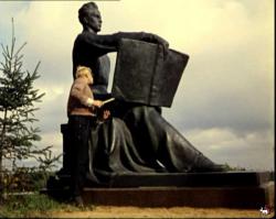 Как правильно фотографироваться с памятниками...