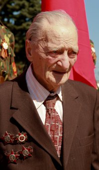 Медали и ордена героев