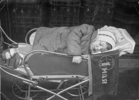 Красочные первомайские плакаты и открытки