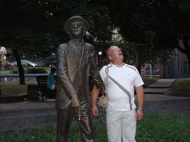 Как правильно фотографироваться с памятниками...