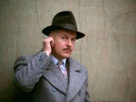 Нуланд меняет санкции на Крым
Эмиссар Госдепа рассказала, чего американские власти хотят добиться от России
Тема: Кризис на Украине

Помощник главы Госдепа США Виктория Нуланд, недавно посетившая (на этот раз без «печенек») Киев в компании вице-президента Джо Байдена, назвала условия, при выполнении которых Америка даст отмашку к отмене санкций против России. И главное – это возвращение Крыма.

«Мы говорили, что готовы отменить санкции, принятые в сентябре. Разумеется, были также санкции, принятые раньше, в ответ на Крым. Это были менее серьезные санкции, и они будут сохраняться до тех пор, пока мы не сможем восстановить украинский суверенитет в Крыму»,- заявила Нуланд в интервью латвийскому интернет-изданию «Медуза».

Она также напомнила, что в сентябре были введены «самые болезненные санкции» - в отношении нефтяного, оборонного и финансового секторов. Их могут отменить, если Москва будет выполнять достигнутые в Минске договоренности.

Практически аналогичные заявления ранее сделала представитель США в ООН Саманта Пауэр. Она сказала, что Вашингтон готов снять ограничения, если Россия «начнет двигаться к деэскалации конфликта» (передача Крыма Украине, видимо, подразумевалась в этом контексте по умолчанию).

Такое впечатление, что американские функционеры, занимающиеся внешней политикой, совершенно не следят за ситуацией. Иначе, они знали бы, что руководство России уже не единожды давало понять, что «торг здесь неуместен». Крым – наш. И это, как сказал президент Путин, «стратегическое решение».

Трудно представить себе, что решение это подвергнут ревизии.

Такого, понятно, не будет.

Соответственно, по логике вещей, и антироссийские санкции не будут сняты никогда.
Некоторые либеральные экономисты уже предрекают России жесточайший кризис, как бы давая понять, что избыточная принципиальность в украинском вопросе может обойтись стране очень дорого.

К чему все-таки готовиться? И как Россия должна вести себя в этой ситуации?

Читайте далее: 

P.S. Крым вам, ага, щас... От жилетки рукава, от галош голенища, и от селедки ухо.