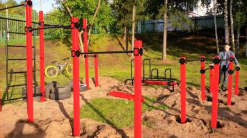 А вот так дела обстоят у нас. Установлено на стадионе, доступ свободный. Во дворах сложнее найти.