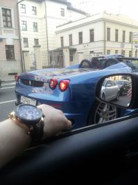 Вот реально для слепых, раньше через 15 минут разговора по телефону рука опускалась(330грам), потом привык, сейчас не замечаю, мне нравится.