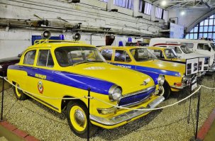 Самый яркий ментовской цвет ))) за три километра видно было. Зачем убрали?