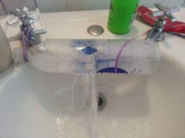 Так делают смеситель в британских гостиницах)