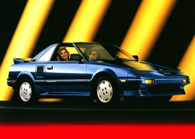 Возникло сомнение, что на фото дейтвительно BMW 2002. После поисков оказалось, что, во-первых, это Toyota MR2, а во-вторых, пост спи""ен с других ресурсов, и там тоже неправильно
А BMW 2002 на второй фотографии.
Выражаю неодобрение.