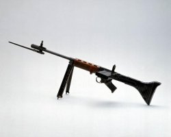 у этой винтовки еще и штык-нож был, правда он более похож на какой то шуруп :)