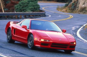 какая то порнография, а не дизайн авто!
для меня эталон - это старина NSX (японская феррари)
вот тут все красиво, несмотря, на то, что машине за тридцатник :)
еще нравятся дизайн авто начала 1900 годов, с длинными в полкузова капотами и каминной решоткой вместо радиатора,
ну вот такие авто - они класные
а эти высеры современных дизйанеров - порнография!!!!