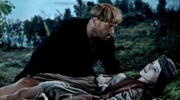 Парень в глубоком снегу буксовал, а бедняжка на тоненьких каблучках по поверхности скользила!? Чего-то не по себе мне... Может парня Хомой Брутом кличут, а не Иваном?