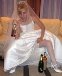 ...Мать покраснела и говорит: «И часто вы так пьете?» Невеста говорит: «Каждый день»...