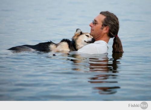 а вспомните этот пост "Джон и его 19-летний пес Шоп, страдающий артритом. Что бы утешить боли, хозяин каждый вечер погружается вместе с ним в воду, чтобы пес мог заснуть"...