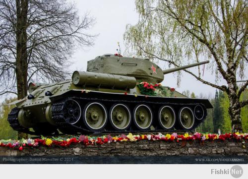 в нарве тоже не могли не вспомнить об этом замечательном дне. + ещё горожане сделали небольшую реставрацию памятника "Танк". теперь там красота)