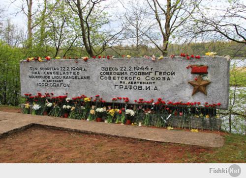 в нарве тоже не могли не вспомнить об этом замечательном дне. + ещё горожане сделали небольшую реставрацию памятника "Танк". теперь там красота)