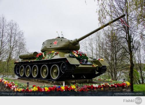 в нарве тоже не могли не вспомнить об этом замечательном дне. + ещё горожане сделали небольшую реставрацию памятника "Танк". теперь там красота)