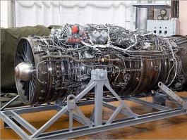 Что такое Су-35.
Это сотни самых лучших умов над ним работали и работают. Это тысячи километров проводов, десятки километров всяких трубок/тросов/тяг. Это десятки компьютеров (вычислителей), некоторые из которых работают в реальном времени. Это сверхсовременные материалы и запредельные сплавы. Самолёт выдерживает в полёте такие немыслимые перегрузки, что это просто поражает воображение. И всё это - единое целое, сложность которого невозможно полностью передать словами. 
На снятый двигатель тоже можно любоваться. Это то, что имеет просто огромный ресурс по отношению режимов его работы (порой, температура на поверхности выходной крыльчатки может быть выше на 200 градусов, чем температура плавления металла крыльчатки - система охлаждения не даёт расплавить её... но всё работает очень запредельно).