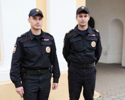 Россия.
Нашёл летнюю форму одежды. Зимняя похожа - тоже тёмный цвет.