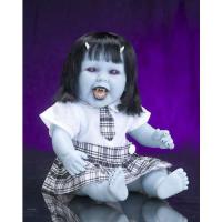 Мужчина живет с сестрами-близнецами