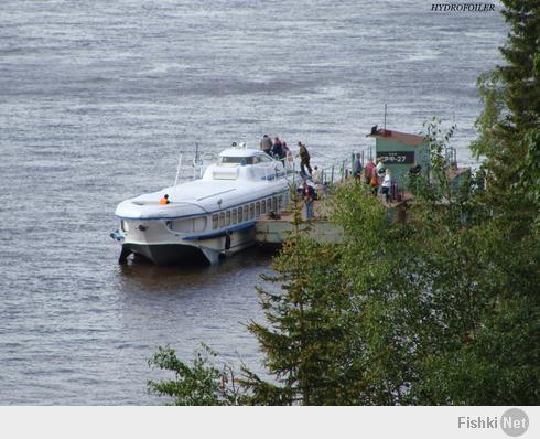 На Обь-Иртышском бассейне активно эксплуатируються Метеоры - с десяток точно, несколько Восходов. до недавнего времени бегала старушка Ракета, завтра посмотрю - на воде она или нет - каждое утро мимо затона проезжаю. В последнее время им на замену приходят скоростные суда глиссируешего типа - Линда, Иртыш, проект 145-АкБарс появились, но по личным впечатлениям и комфорт меньше - даже минимальная волна вызывает качку, ну и скорость на крейсерском режиме на треть ниже (хотя максималка такая же)