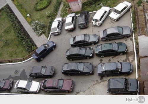 В России сейчас две проблемы - низкие зарплаты и нехватка парковочных мест.