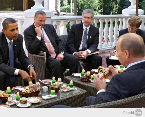 Зато я 1й президент, который завтракал с Путиным. А чего добился ты этим баяном, *******?