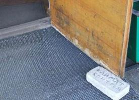 Дверная пружина из вилки